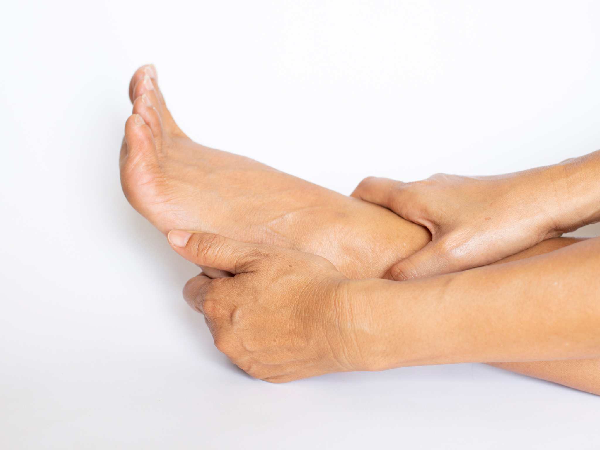 The image of the ankles of the feet showing the symptoms Have problems with muscles, and bones and tendons
